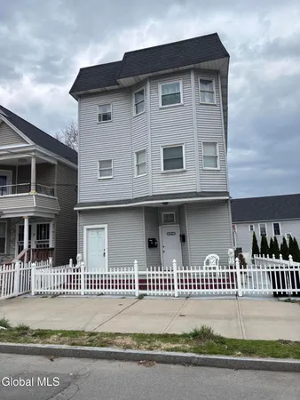 $1,500 | 1633 Carrie Street, Unit 2, Schenectady, NY 12308