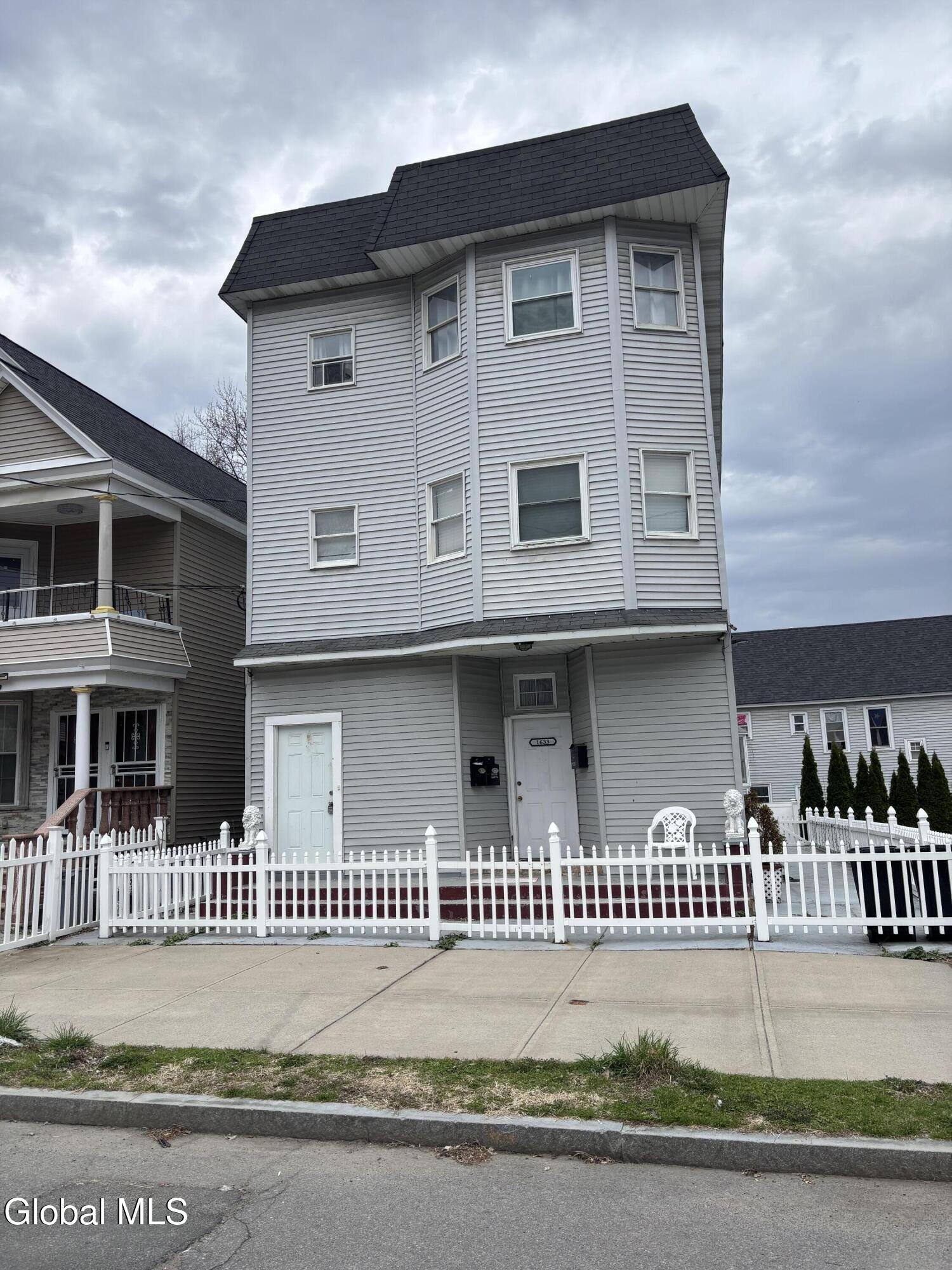 1633 Carrie Street, Unit 2 Schenectady, NY 12308 - Photo 1 of 10 IMG_6086
