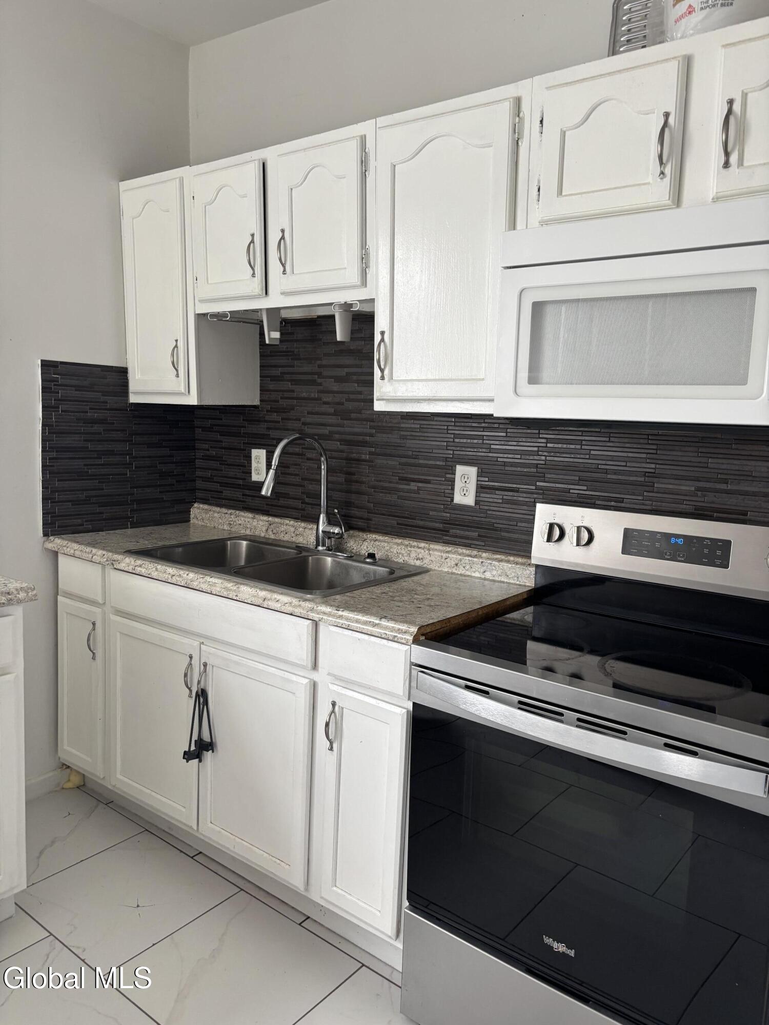 1633 Carrie Street, Unit 2 Schenectady, NY 12308 - Photo 5 of 10 IMG_6094