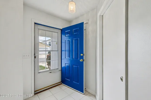 a view of a hallway with windows and closet
