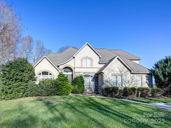 $885,000 | 7 Round Robin Lane, Mills River, NC 28759