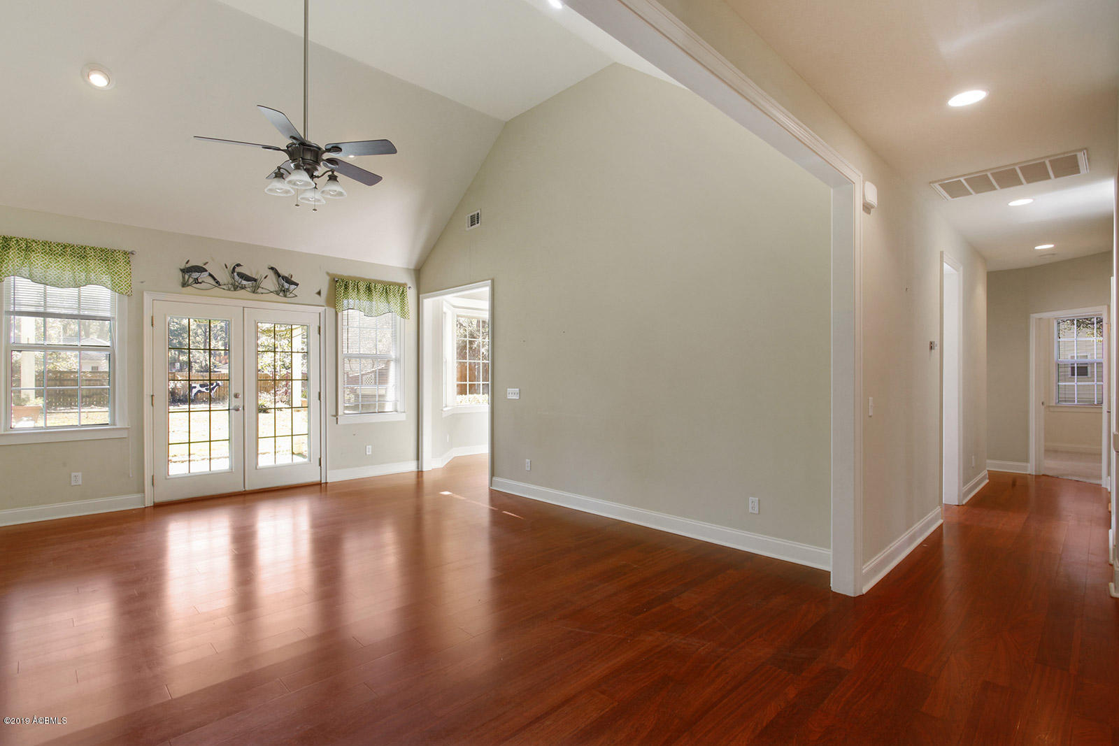 91 Klugh Avenue Ridgeland, SC 29936 - Photo 8 of 25 008_1600x1067_mls_1600x1067
