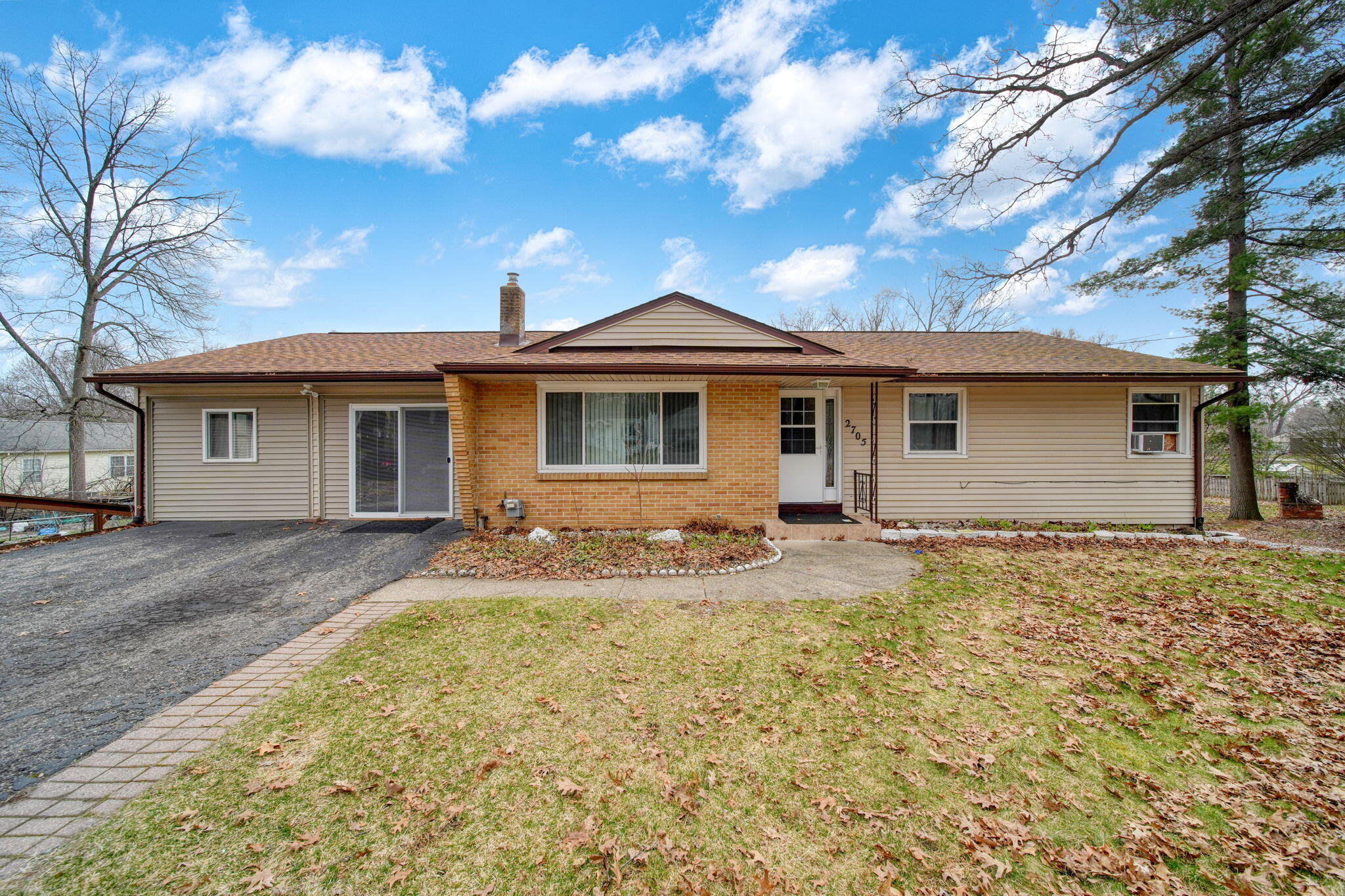 2705 Glendale Road Jackson, MI 49203 - Photo 1 of 42 Front 2705 Glendale