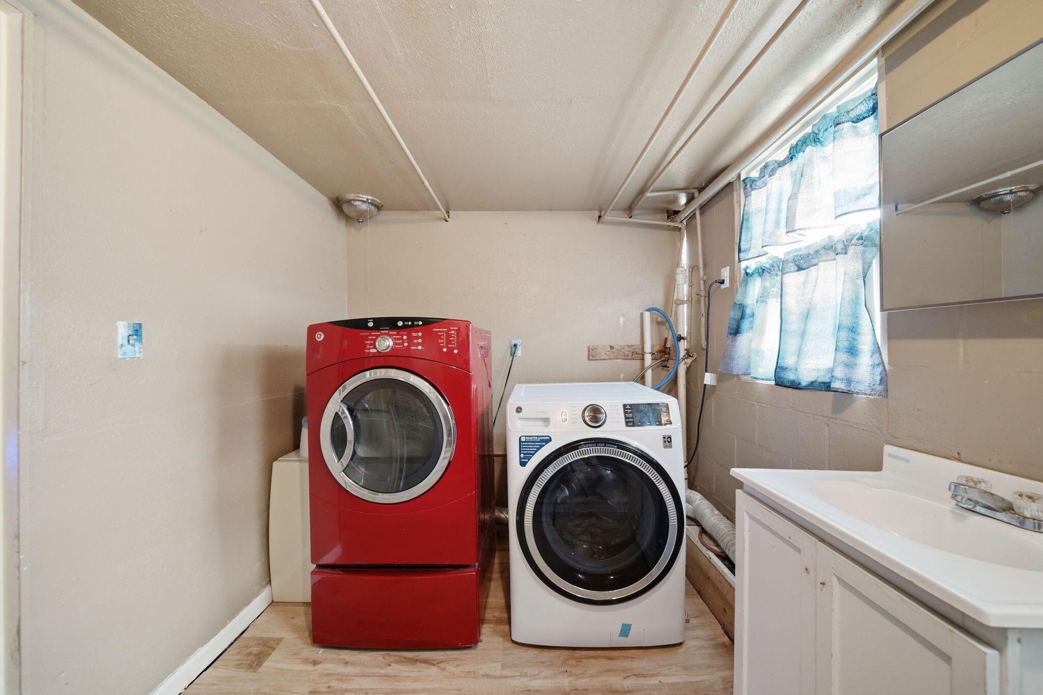 2705 Glendale Road Jackson, MI 49203 - Photo 16 of 42 Basement Washing area