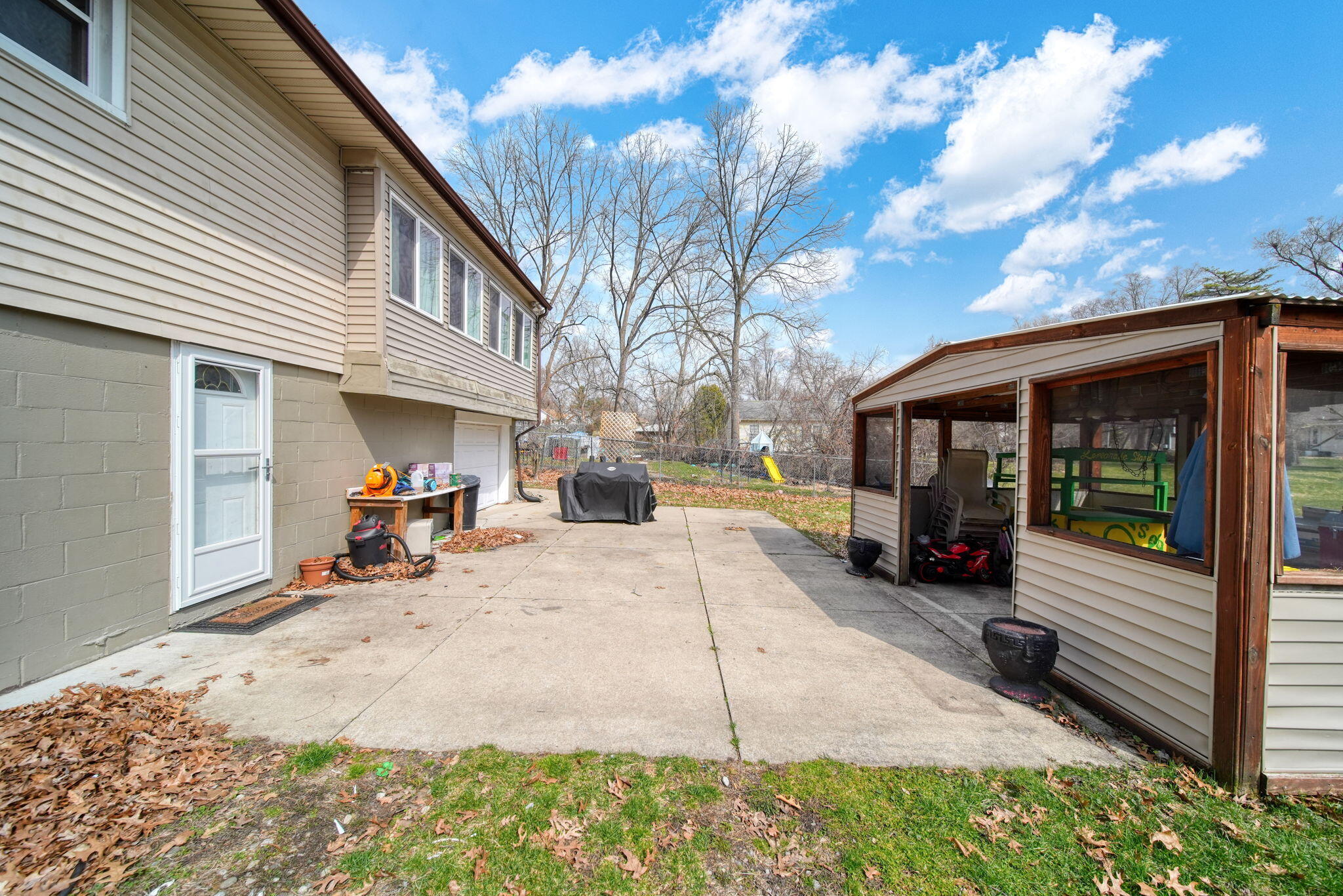 2705 Glendale Road Jackson, MI 49203 - Photo 25 of 42 Outside Back