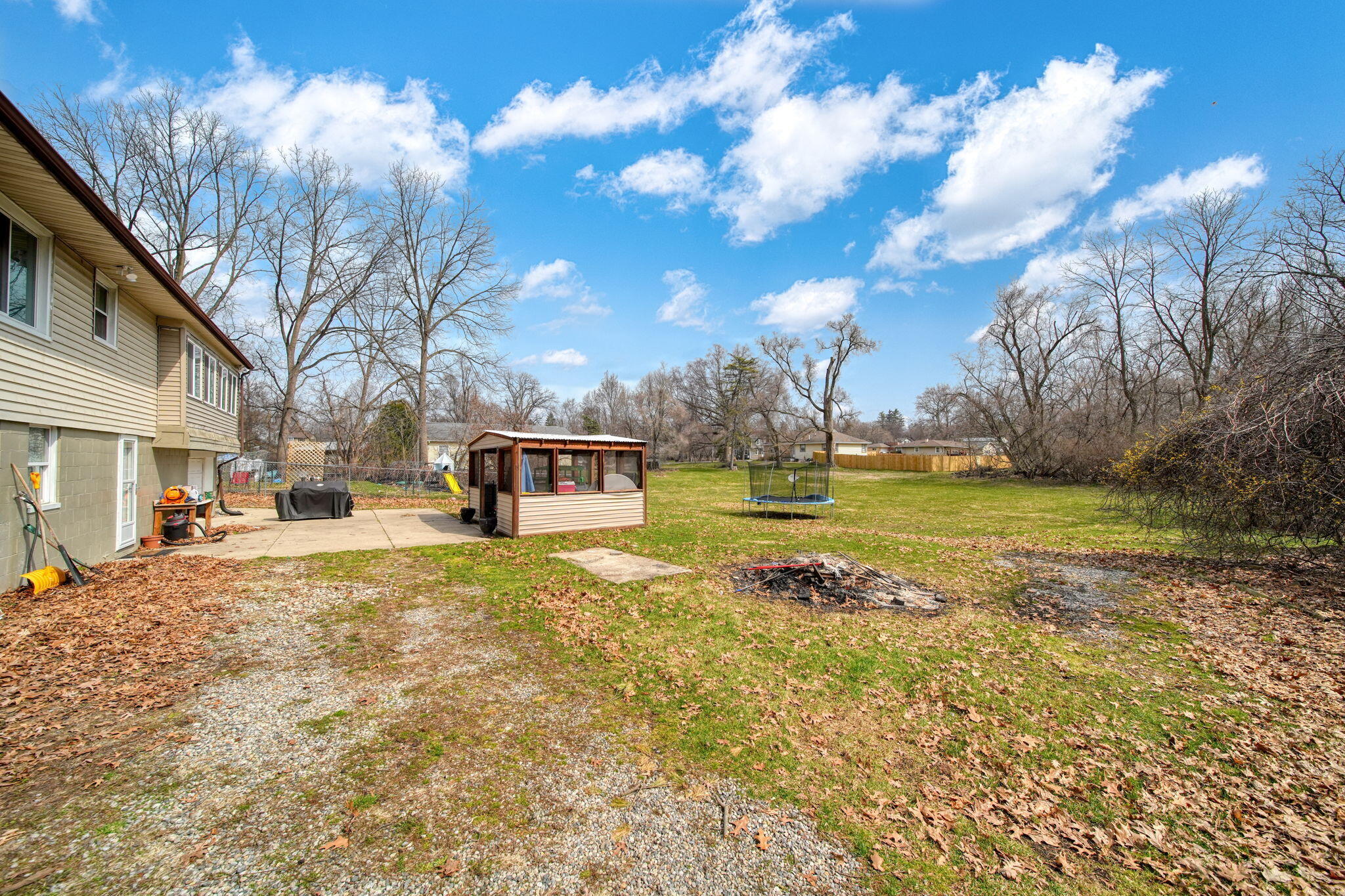 2705 Glendale Road Jackson, MI 49203 - Photo 26 of 42 Outside Side View
