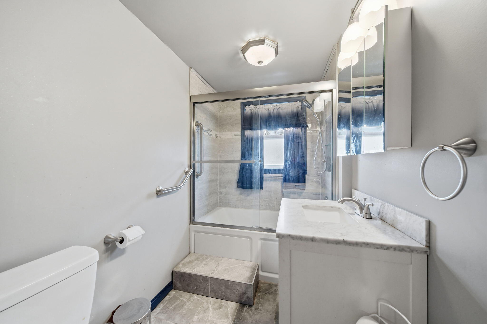 2705 Glendale Road Jackson, MI 49203 - Photo 10 of 42 Main Floor Bathroom