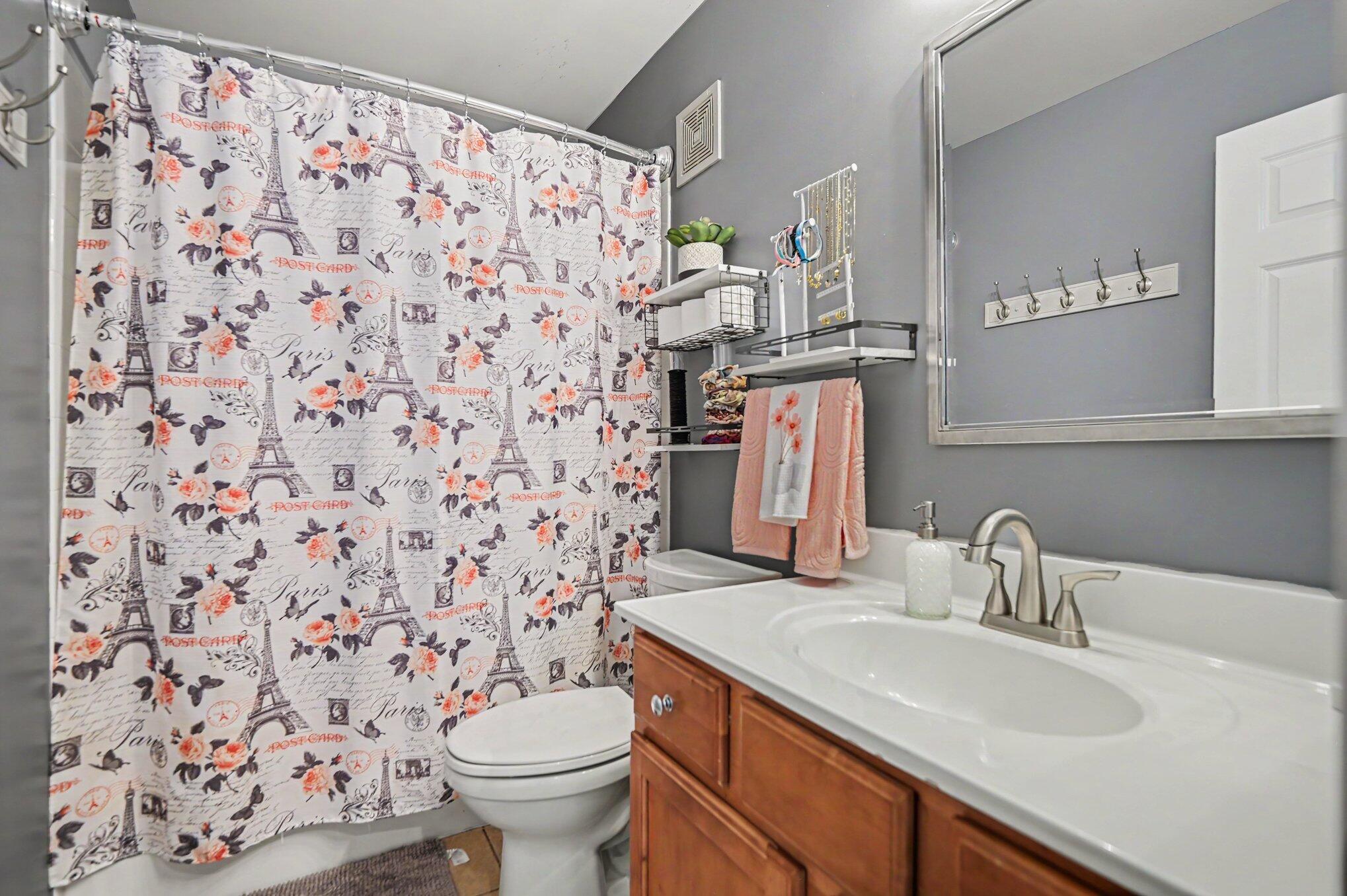 2104 Wyndham Way Union, KY 41091 - Photo 27 of 40 Upstairs Bath 3