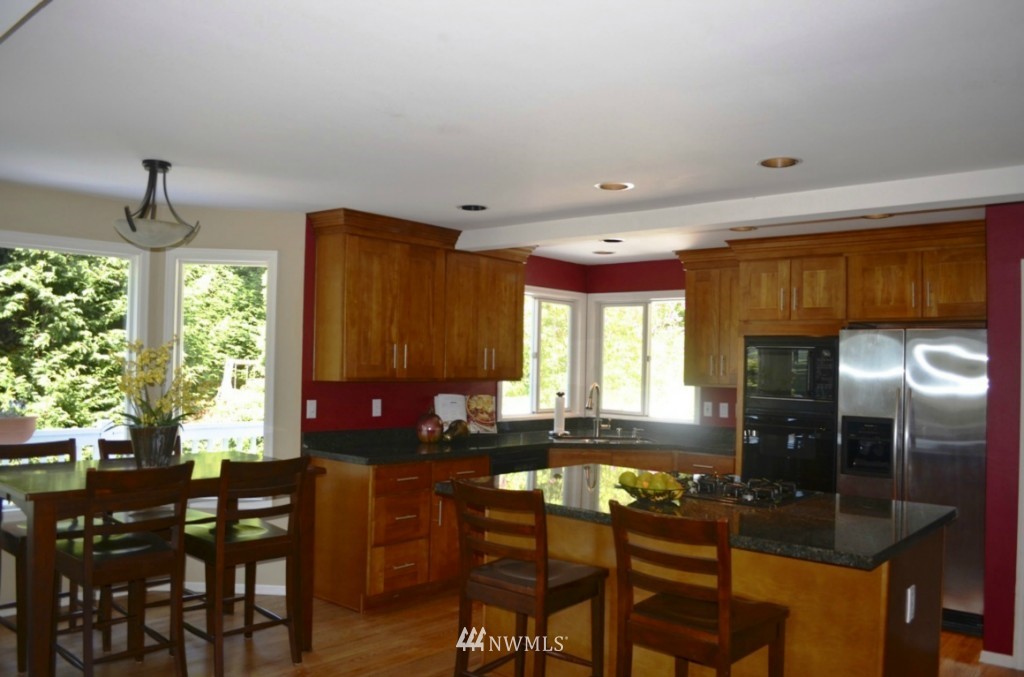 10330 Northeast 153rd Place Bothell, WA 98011 - Photo 6 of 15 Gallery Image 6