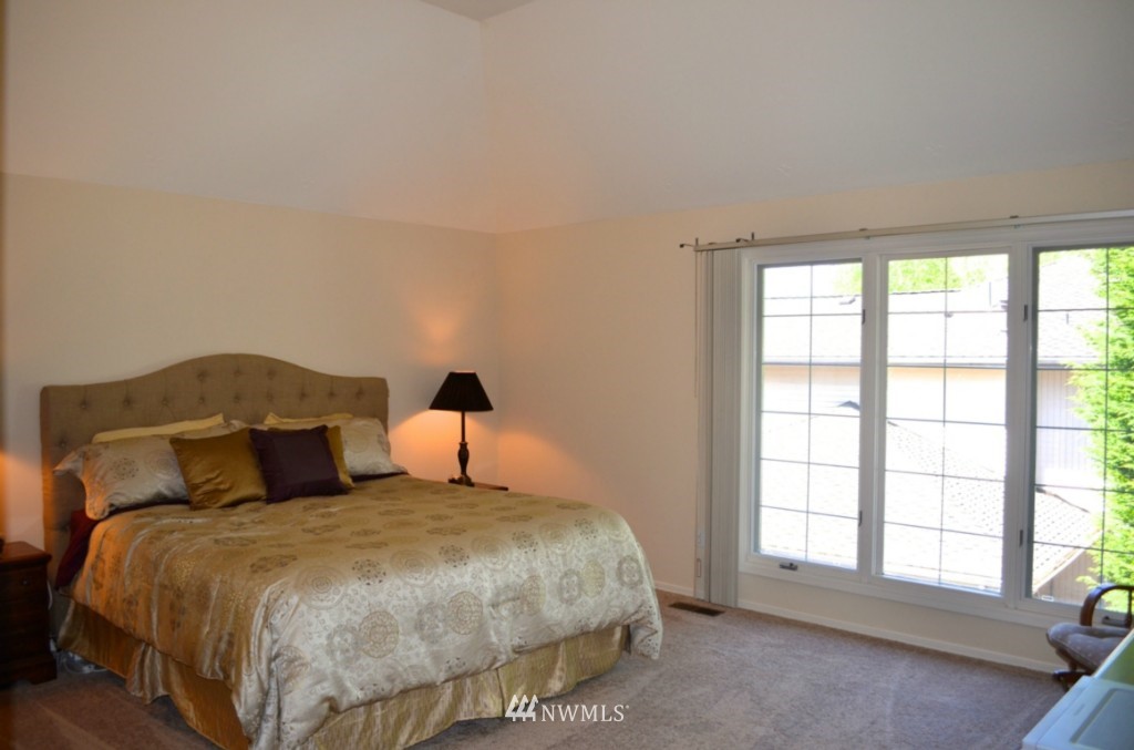 10330 Northeast 153rd Place Bothell, WA 98011 - Photo 9 of 15 Gallery Image 9