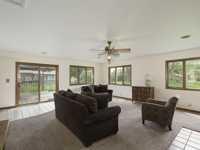 1685 Sheffer Road Aurora, IL 60505 - Photo 6 of 15 a living room with furniture and a large window