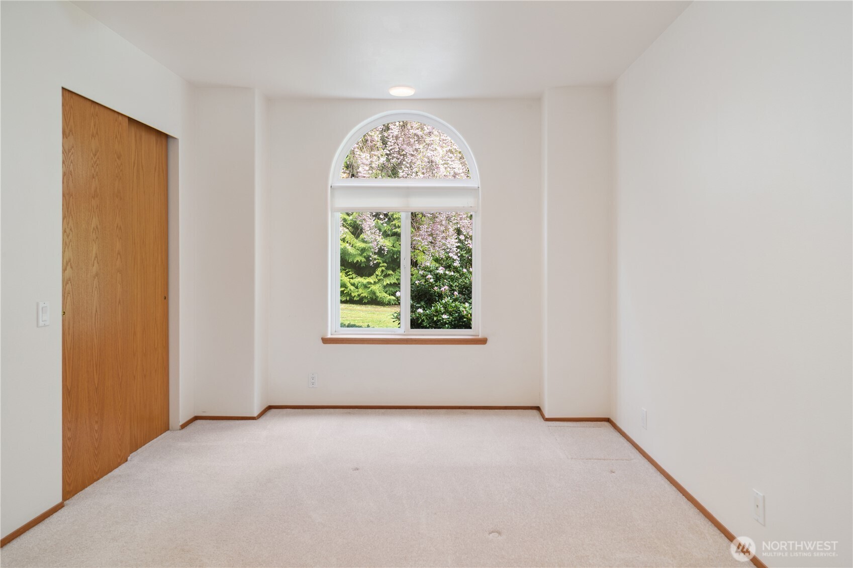 2882 Beaver Valley Road Port Ludlow, WA 98365 - Photo 17 of 34 an empty room with a window