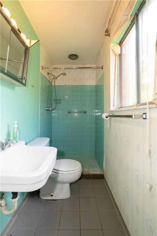 1050 Princeton Road Pittsburgh, PA 15205 - Photo 20 of 34 a bathroom with a sink toilet and shower