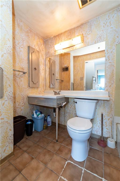 1050 Princeton Road Pittsburgh, PA 15205 - Photo 27 of 34 a bathroom with a toilet sink and mirror