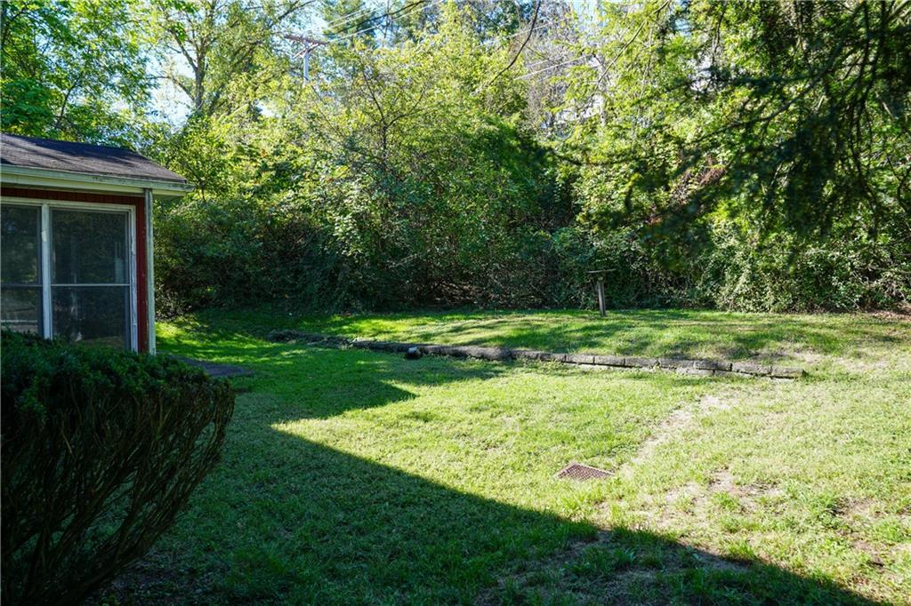 1050 Princeton Road Pittsburgh, PA 15205 - Photo 32 of 34 a view of a grassy field with trees