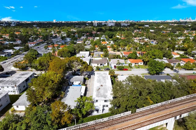 $2,250 | 2150 Southwest 26th Street, Unit 4, Miami, FL 33133