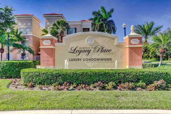 $1,950 | 11032 Legacy Drive, Unit 303, Palm Beach Gardens, FL 33410