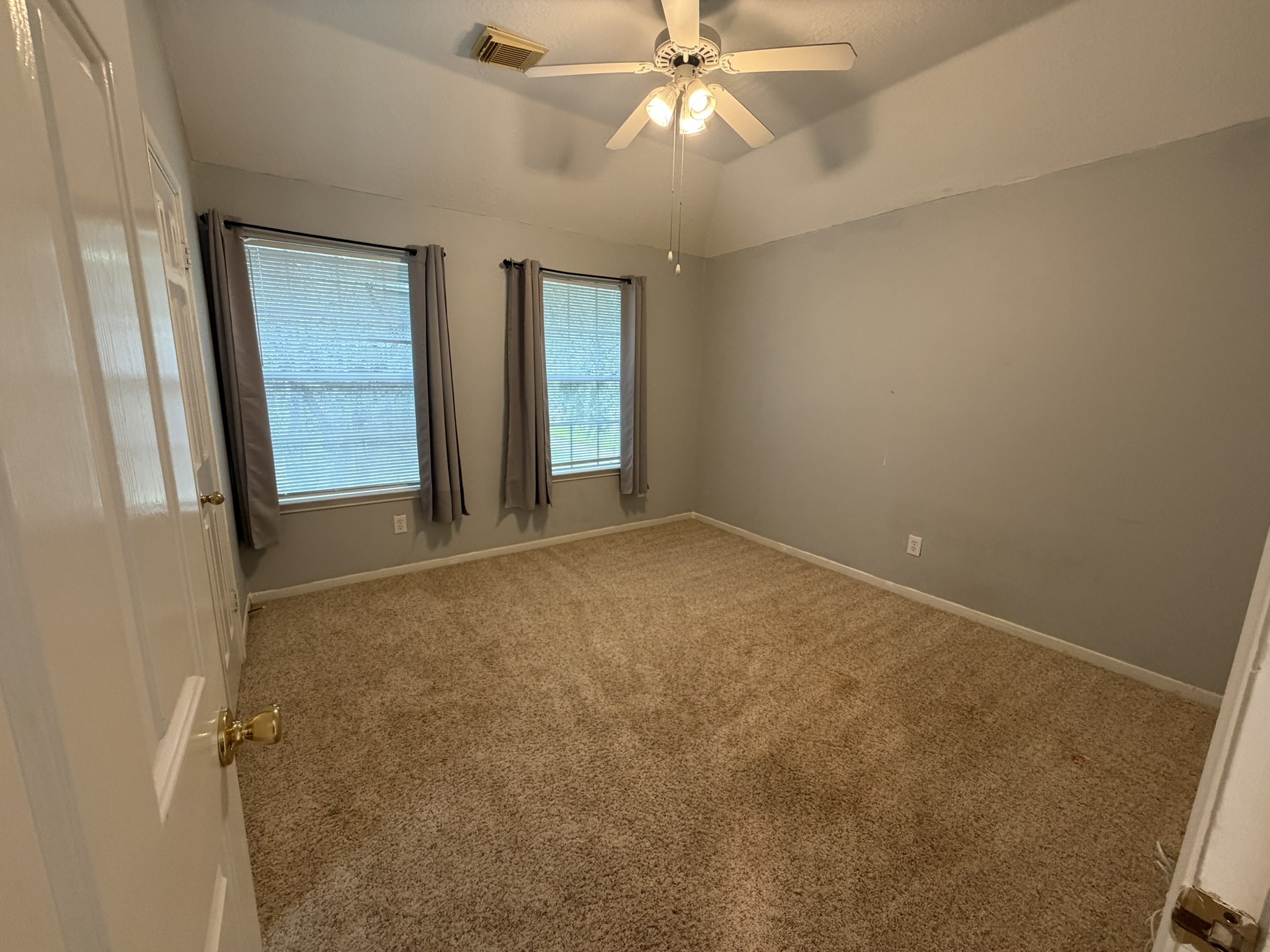 13810 Inland Spring Court Houston, TX 77059 - Photo 25 of 27 1st secondary bedroom upstairs