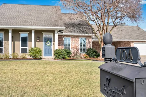 $399,900 | 104 Duhe Drive, Hahnville, LA 70057