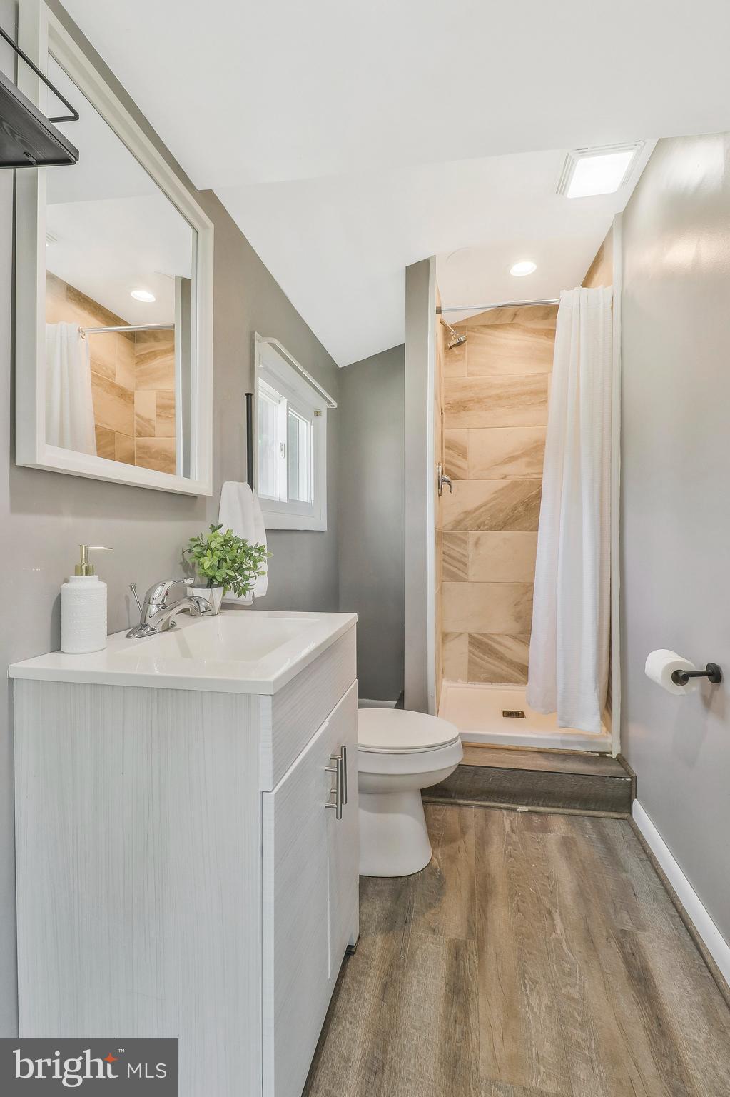 6216 Auth Road Suitland, MD 20746 - Photo 14 of 39 Bathroom
