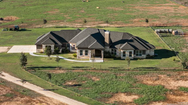 $950,000 | 1530 County Road 132, Floresville, TX 78114