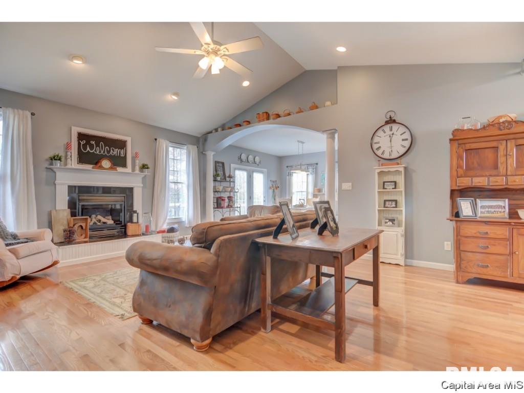 370 Fitzgerald Drive Springfield, IL 62711 - Photo 4 of 32 Gallery Image 4