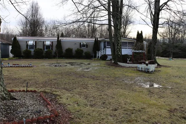 a view of a house with backyard