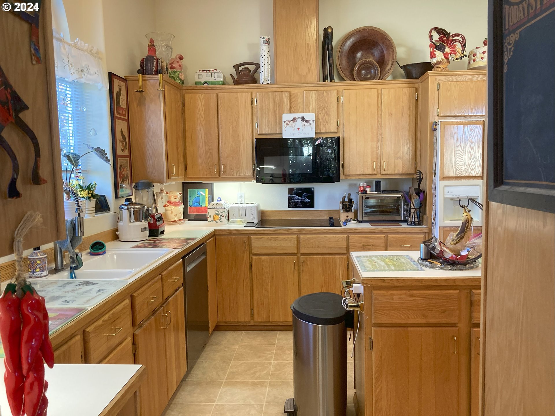 4055 Royal Avenue, Unit 25 Eugene, OR 97402 - Photo 16 of 42 a kitchen with a sink stove and refrigerator