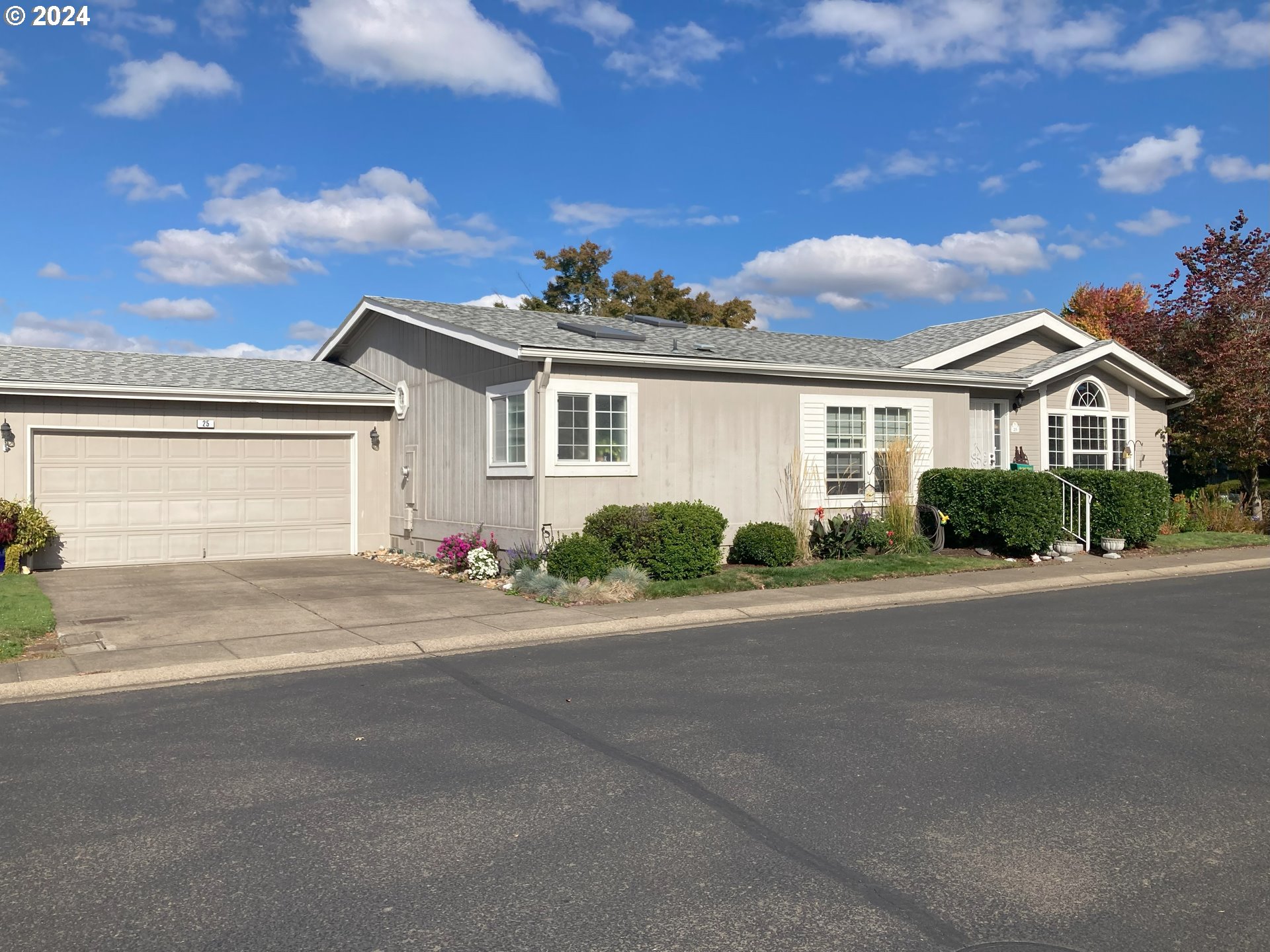4055 Royal Avenue, Unit 25 Eugene, OR 97402 - Photo 2 of 42 front view of a house with a street