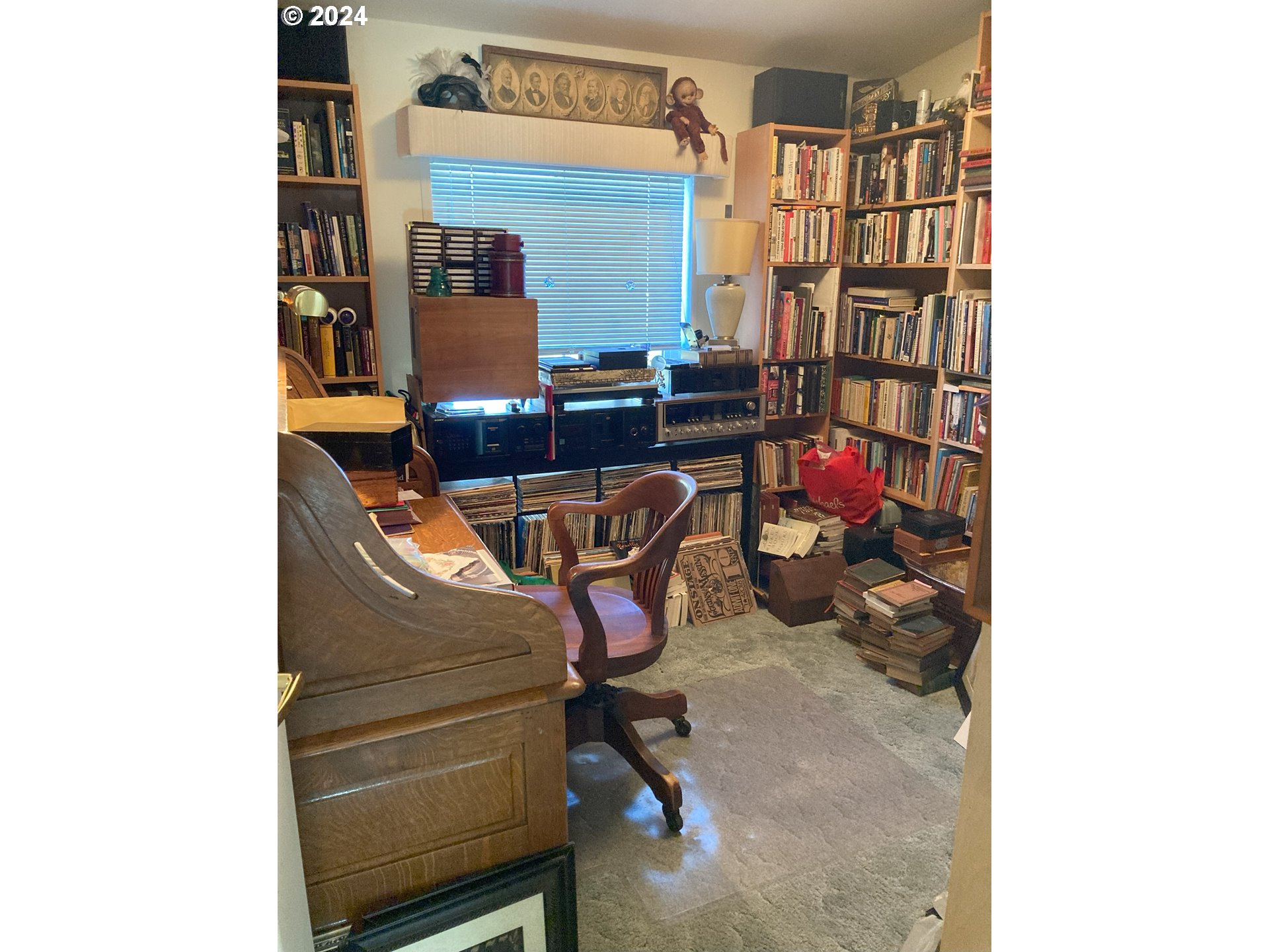 4055 Royal Avenue, Unit 25 Eugene, OR 97402 - Photo 24 of 42 a room with musical instruments