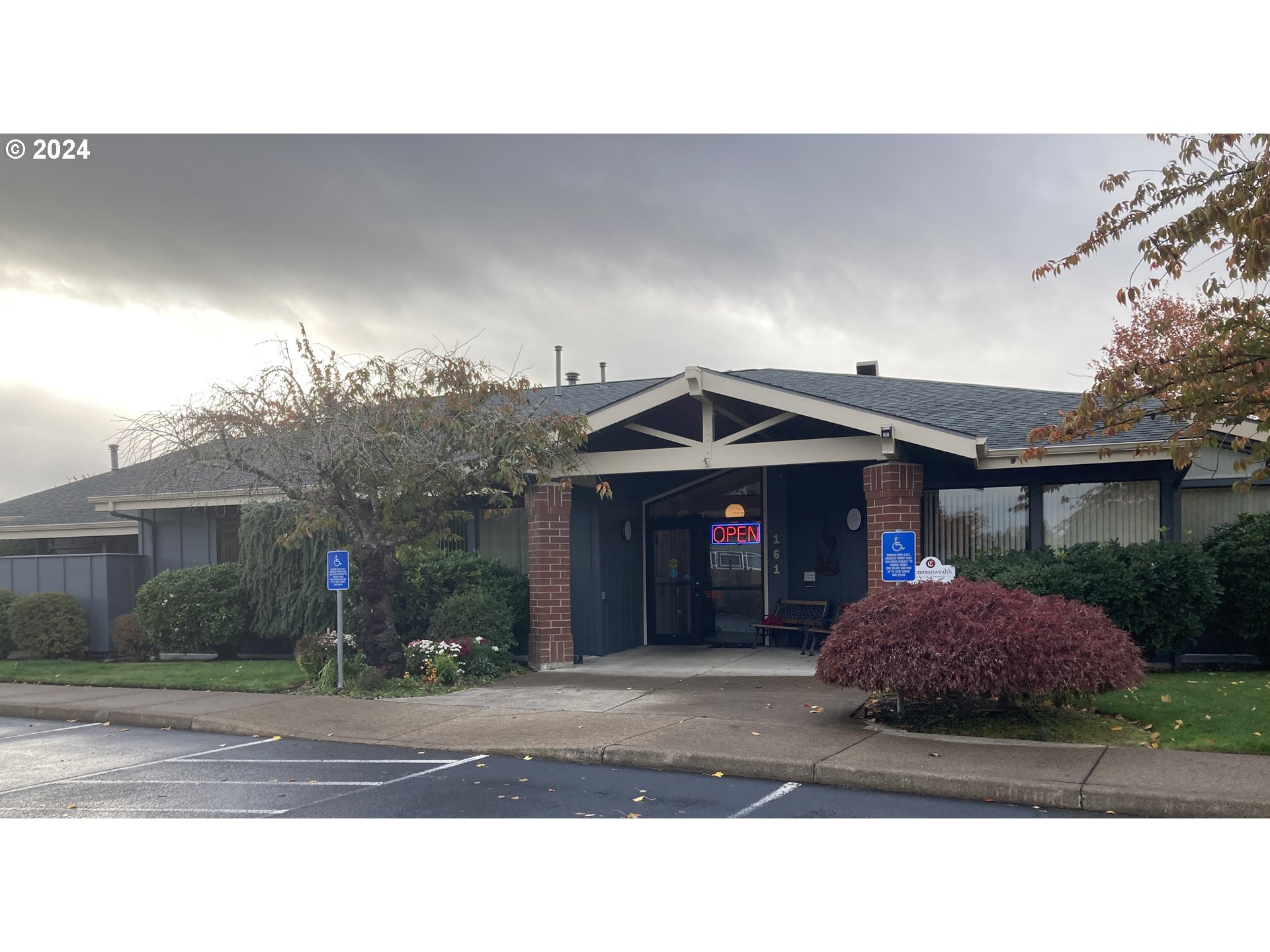 4055 Royal Avenue, Unit 25 Eugene, OR 97402 - Photo 38 of 42 a front view of a house with a yard