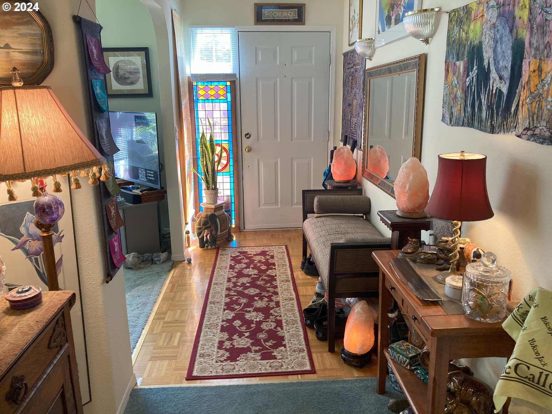 4055 Royal Avenue, Unit 25 Eugene, OR 97402 - Photo 9 of 42 a living room with furniture rug and lamp
