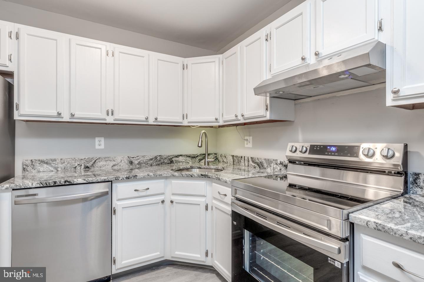 1803 The Woods Cherry Hill, NJ 08003 - Photo 11 of 24 Granite counters