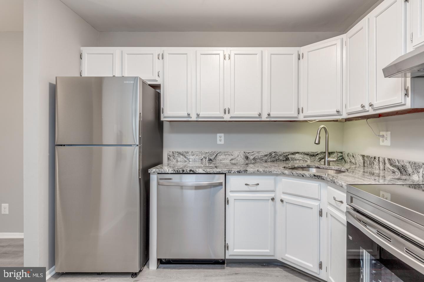 1803 The Woods Cherry Hill, NJ 08003 - Photo 2 of 24 New stainless steel appliances