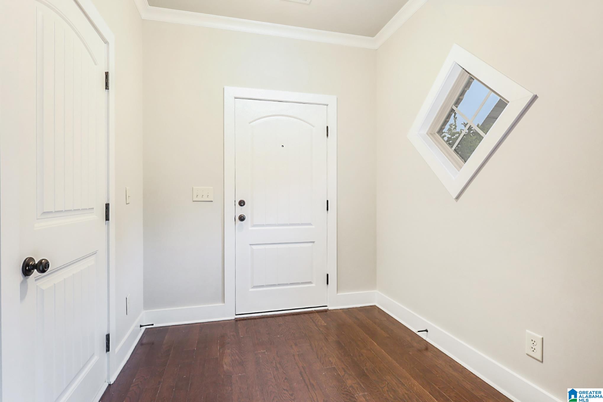 1252 Grants Way Birmingham, AL 35210 - Photo 4 of 24