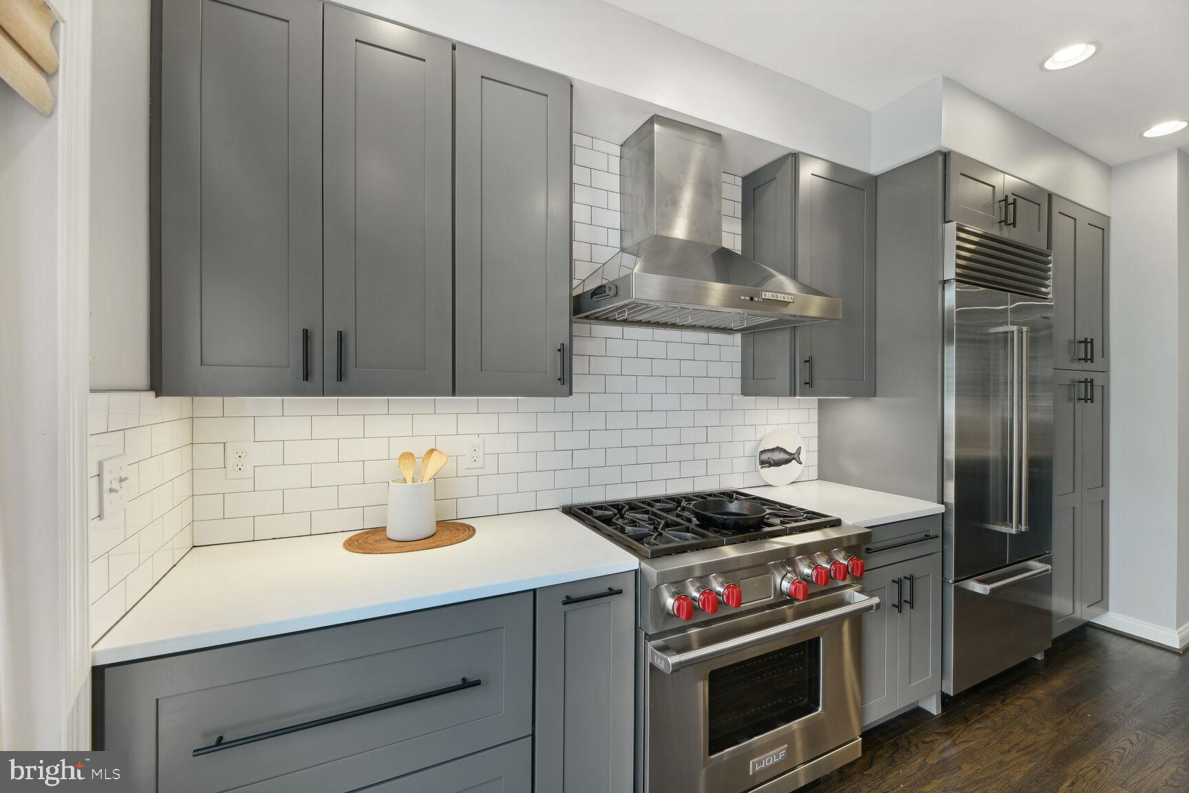 708 E Street Northeast Washington, DC 20002 - Photo 9 of 28 S/S Wolf Range, Bosch Dishwasher, Subzero Fridge