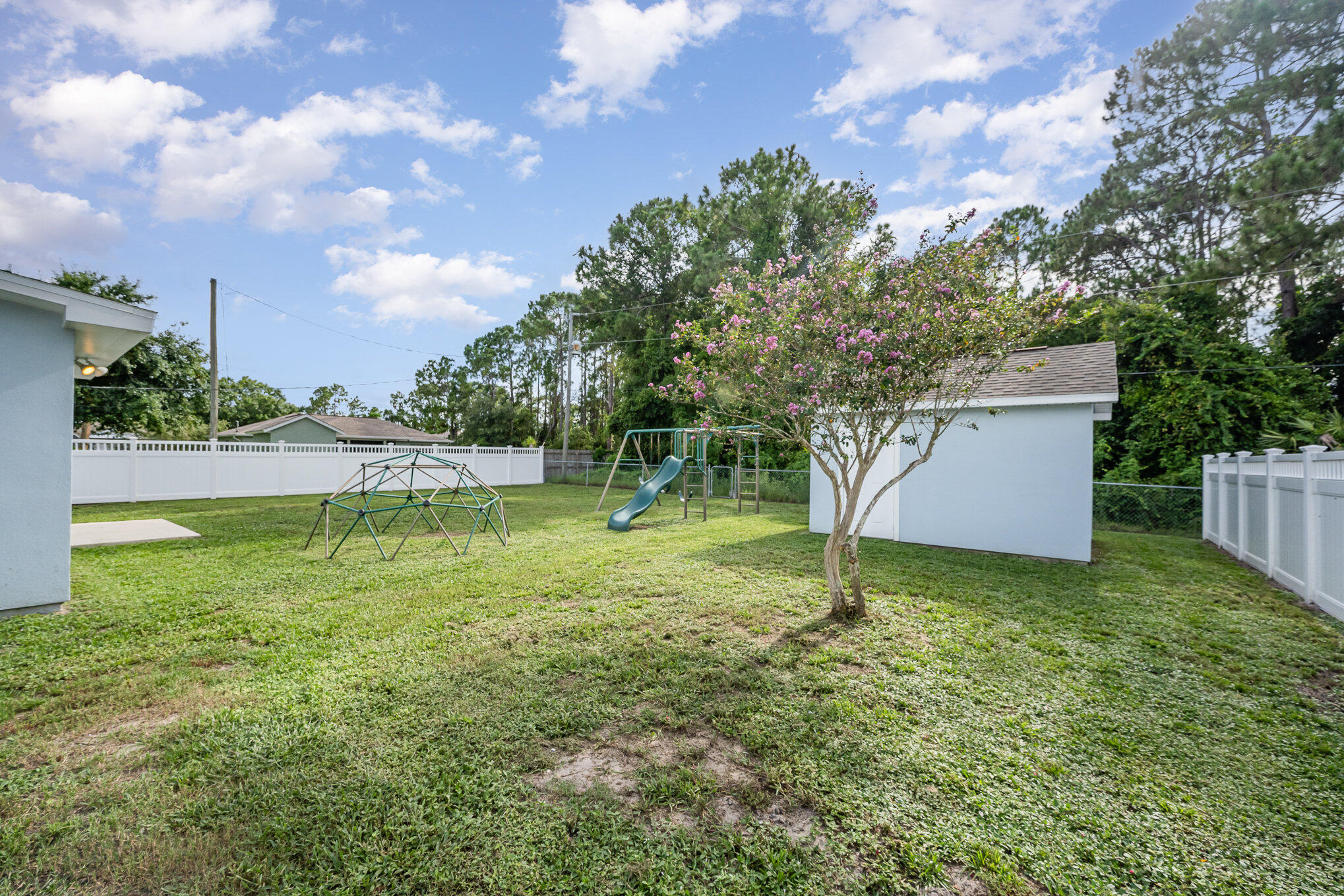 1140 Commerce Road Southeast Palm Bay, FL 32909 - Photo 23 of 24 a view of a backyard