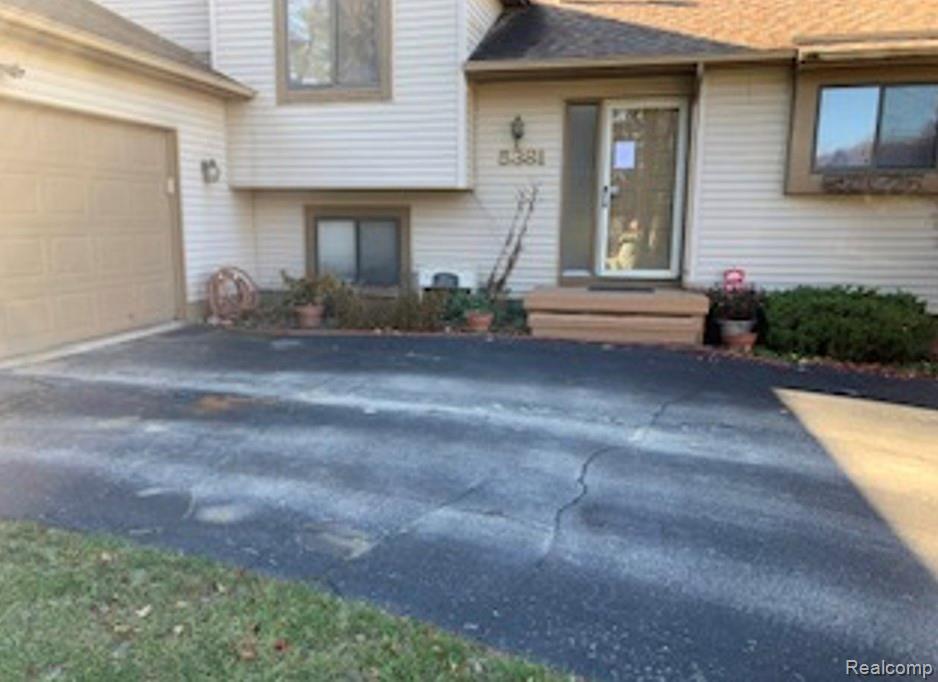 5381 Eagle Road Highland, MI 48356 - Photo 2 of 30