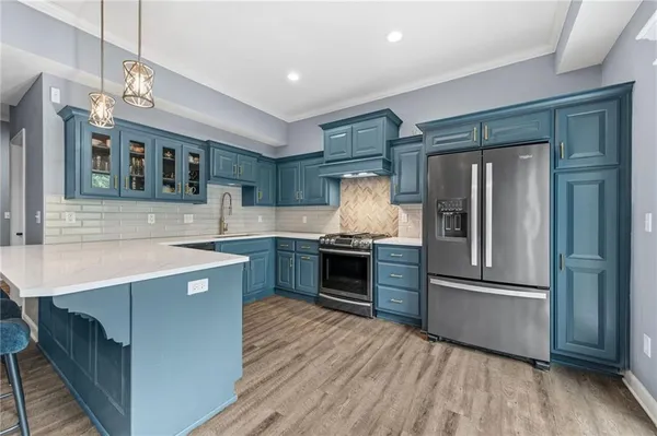 $715,000 | 15190 North Cherry Court, Parkville, MO 64152