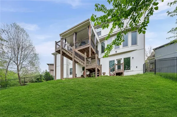 $715,000 | 15190 North Cherry Court, Parkville, MO 64152