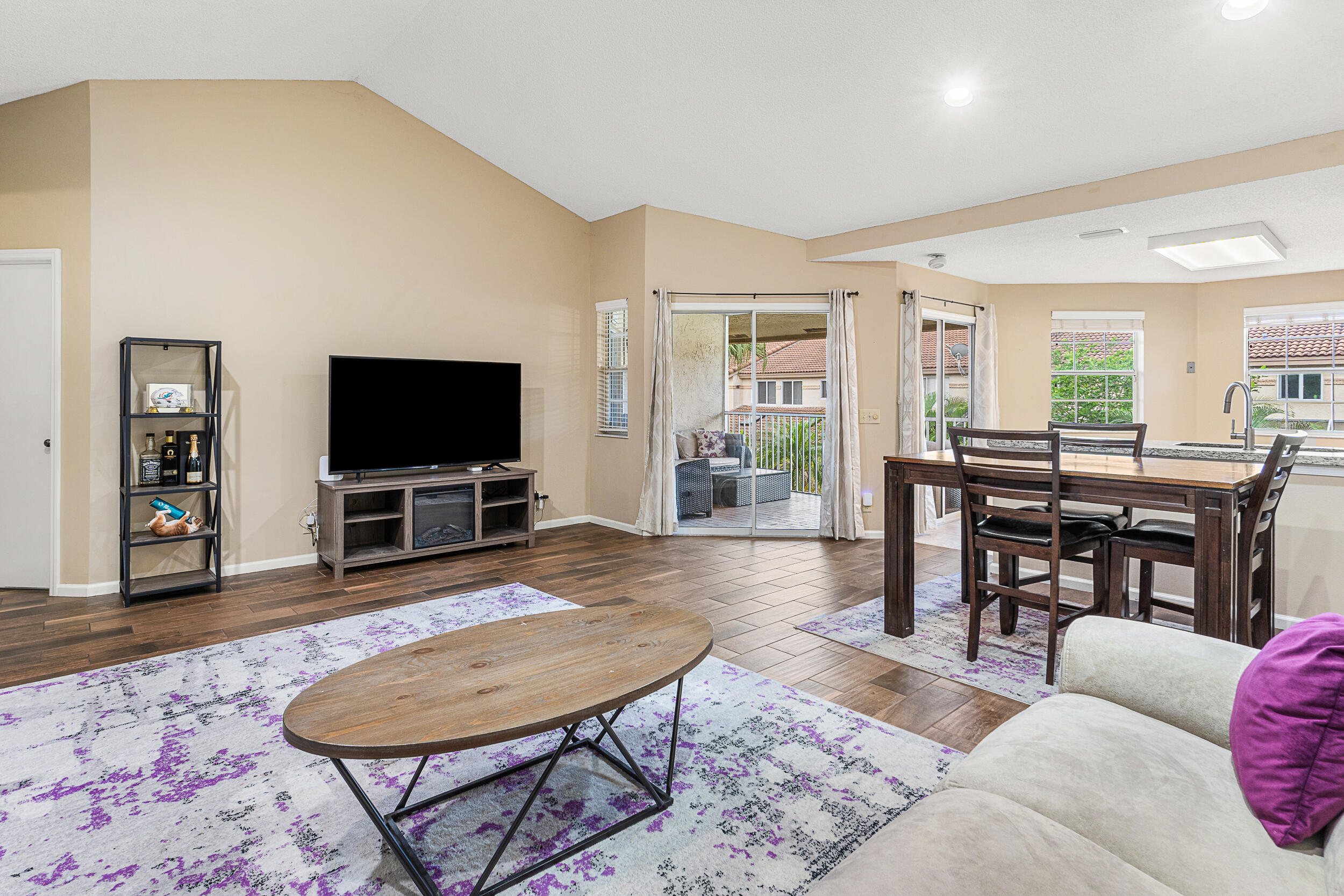 6626 Via Regina Boca Raton, FL 33433 - Photo 4 of 27 Living/Dining