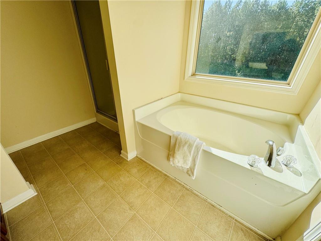 164 Thorncrest Court Tucker, GA 30084 - Photo 19 of 26 a bathroom with a sink and a window