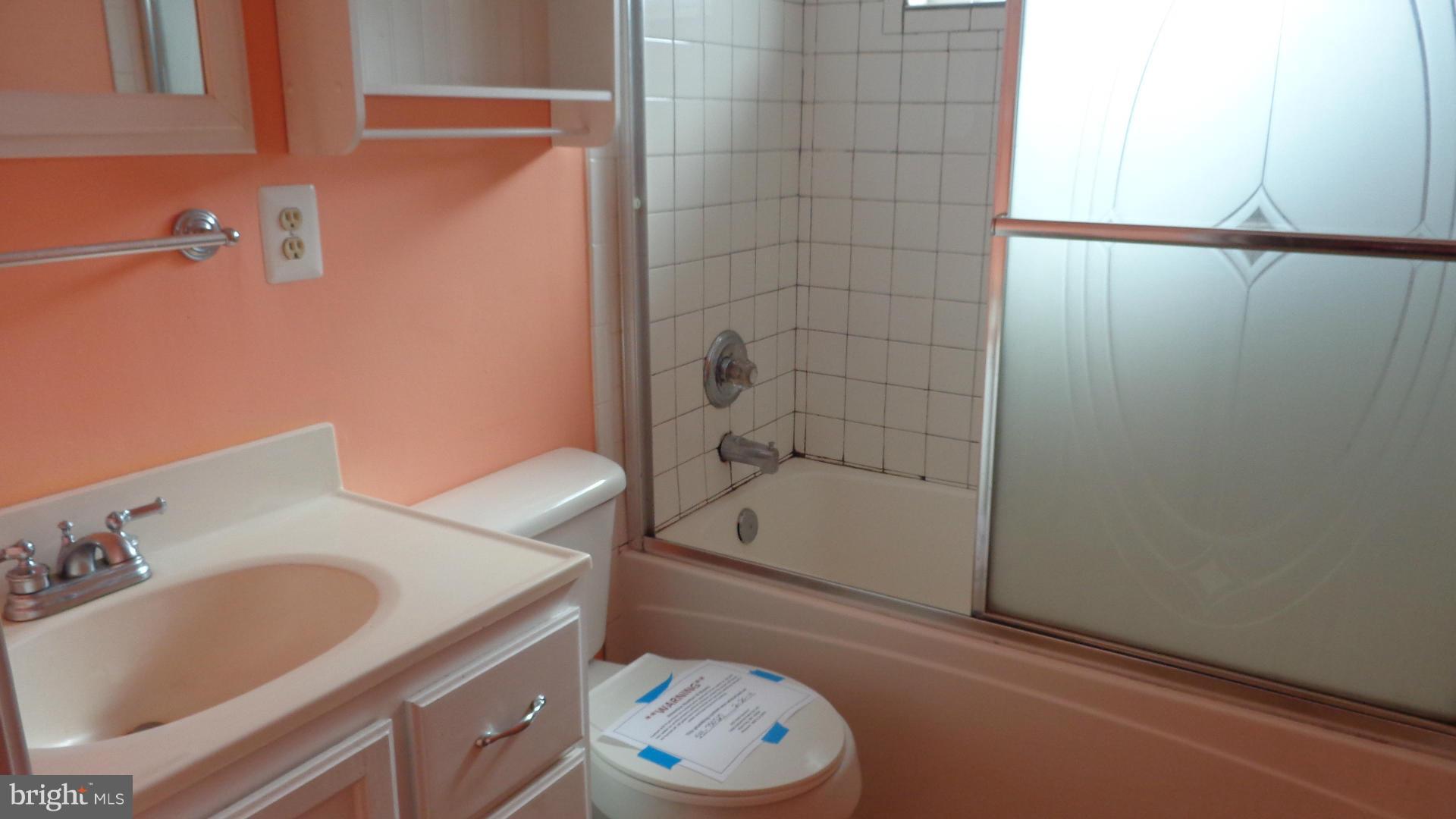 232 Maple Street Winchester, VA 22601 - Photo 12 of 17 Bath