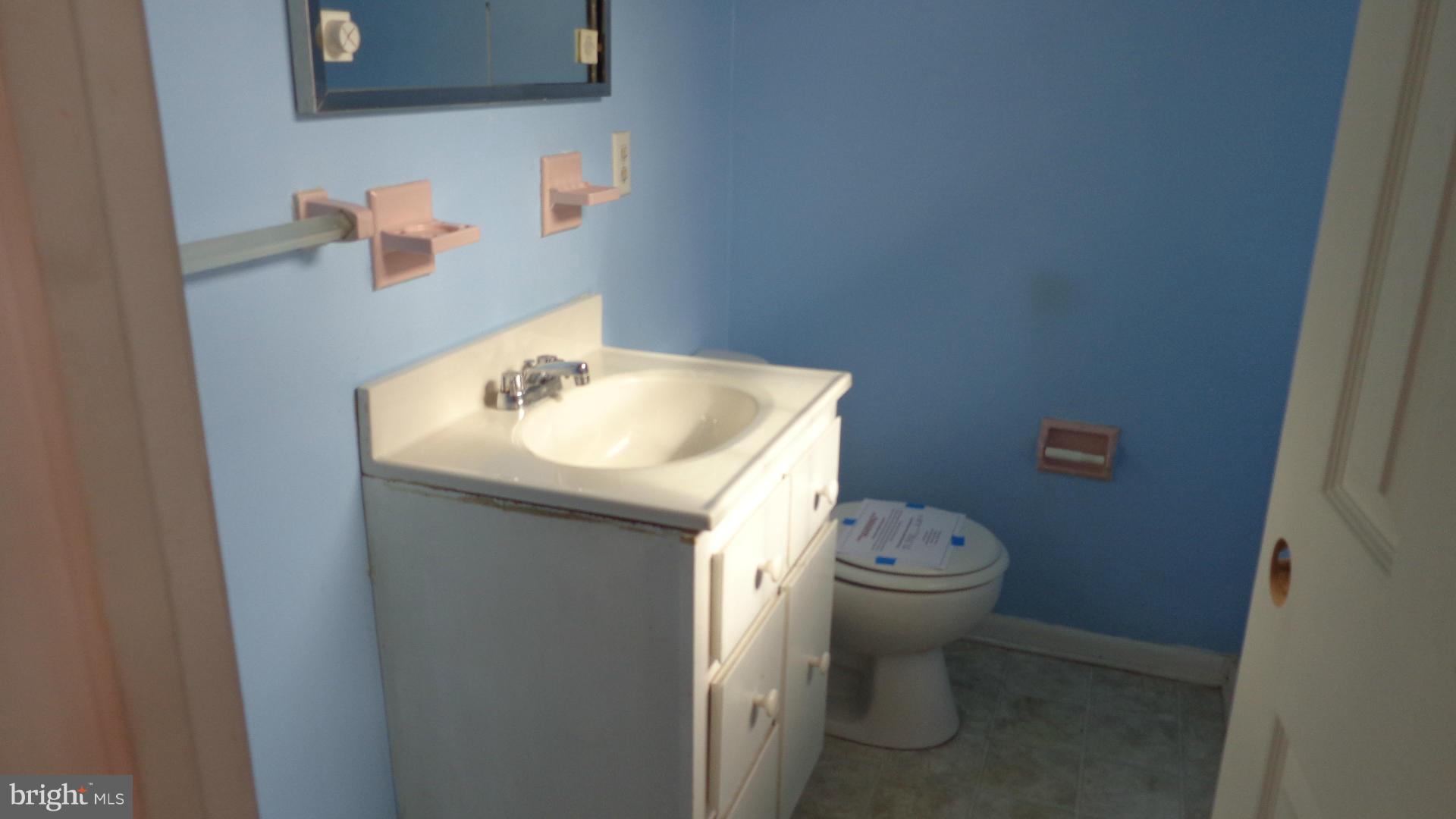 232 Maple Street Winchester, VA 22601 - Photo 17 of 17 Bath