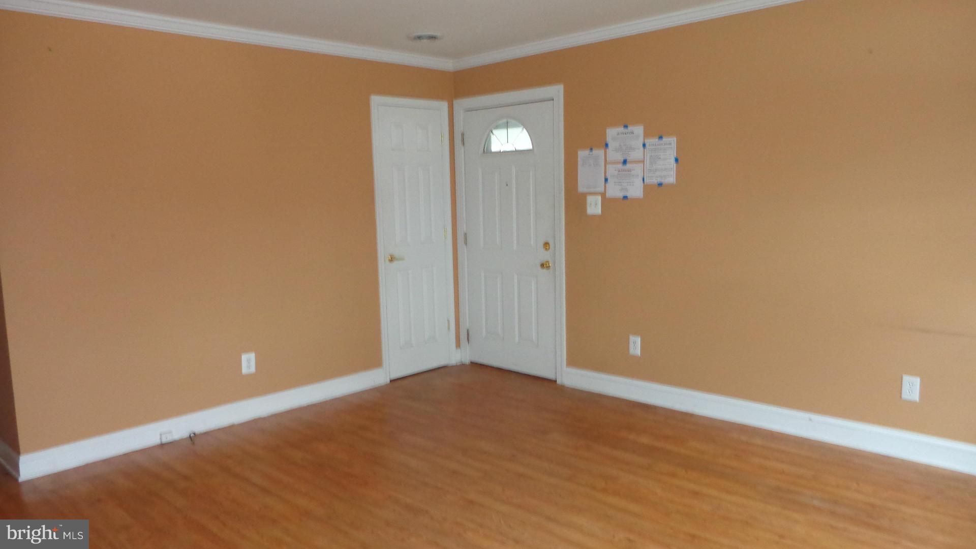 232 Maple Street Winchester, VA 22601 - Photo 4 of 17 Living Room