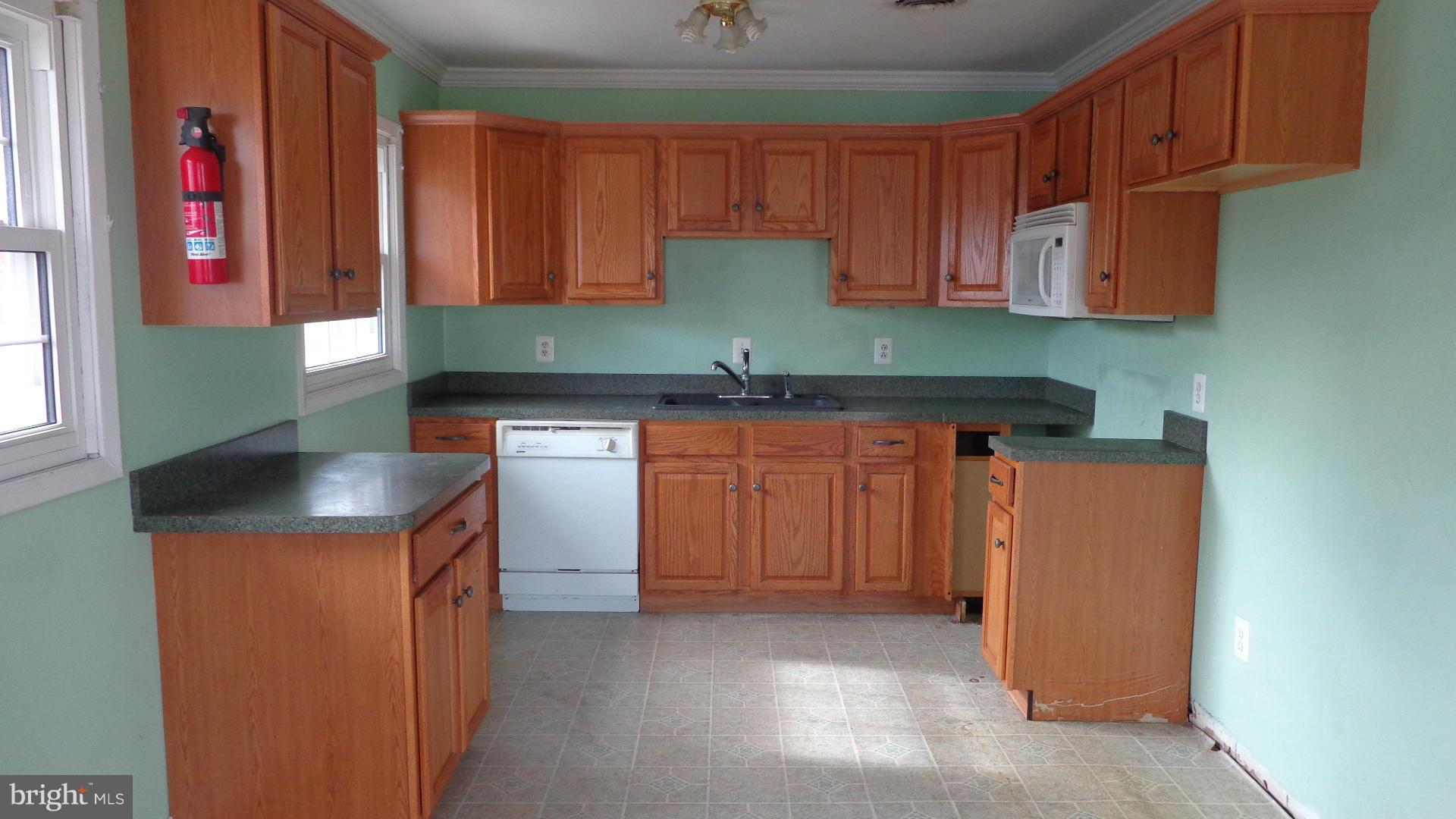 232 Maple Street Winchester, VA 22601 - Photo 6 of 17 Kitchen