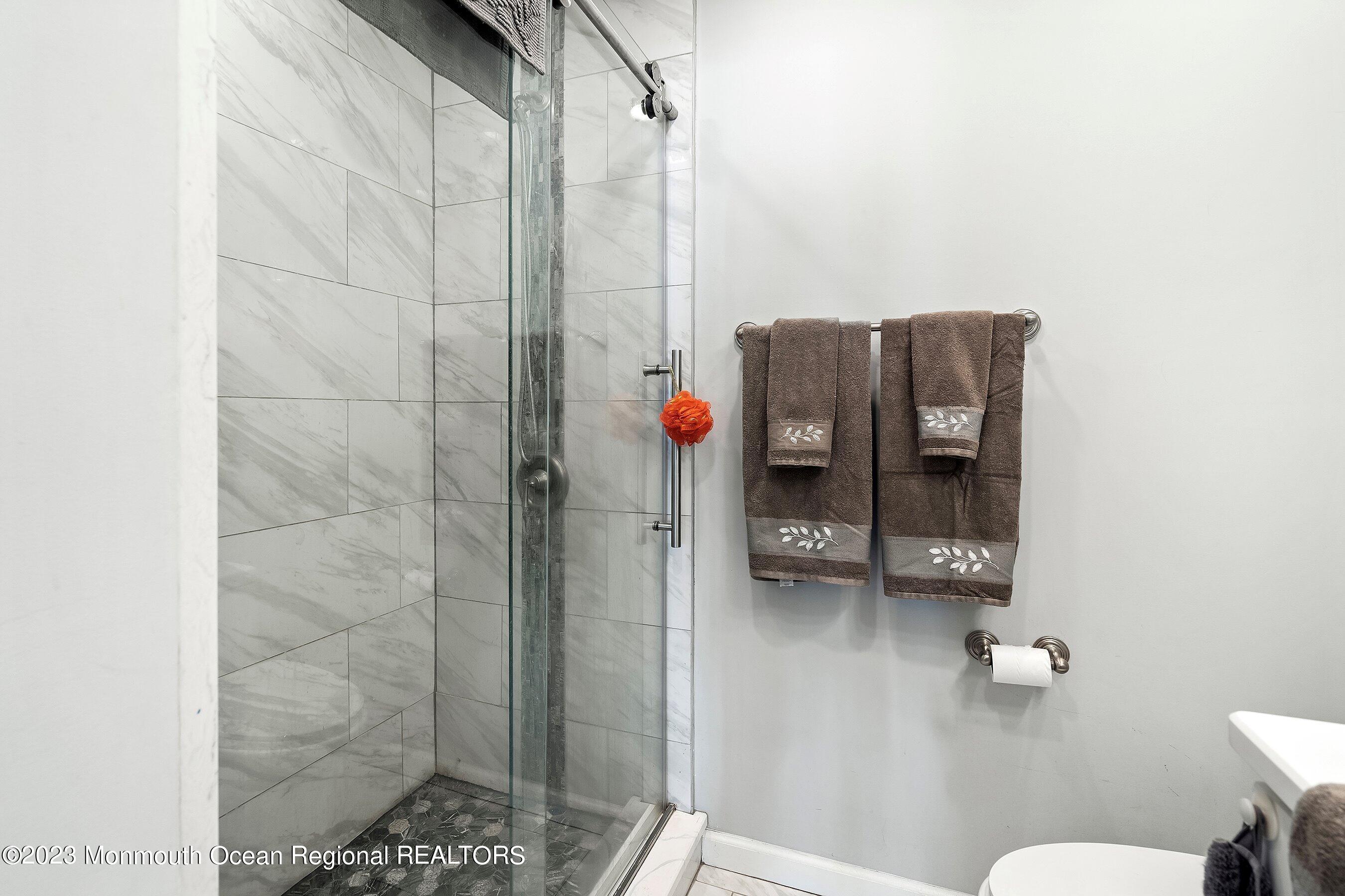 436 Applegate Avenue Toms River, NJ 08757 - Photo 13 of 23 13-Bath 1B