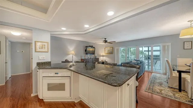 $929,000 | 800 Benjamin Franklin Drive, Unit 202, Sarasota, FL 34236