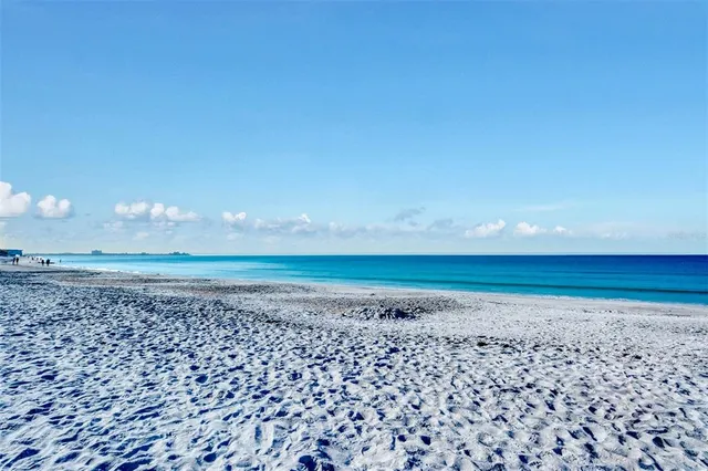 $929,000 | 800 Benjamin Franklin Drive, Unit 202, Sarasota, FL 34236