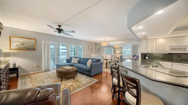 $929,000 | 800 Benjamin Franklin Drive, Unit 202, Sarasota, FL 34236